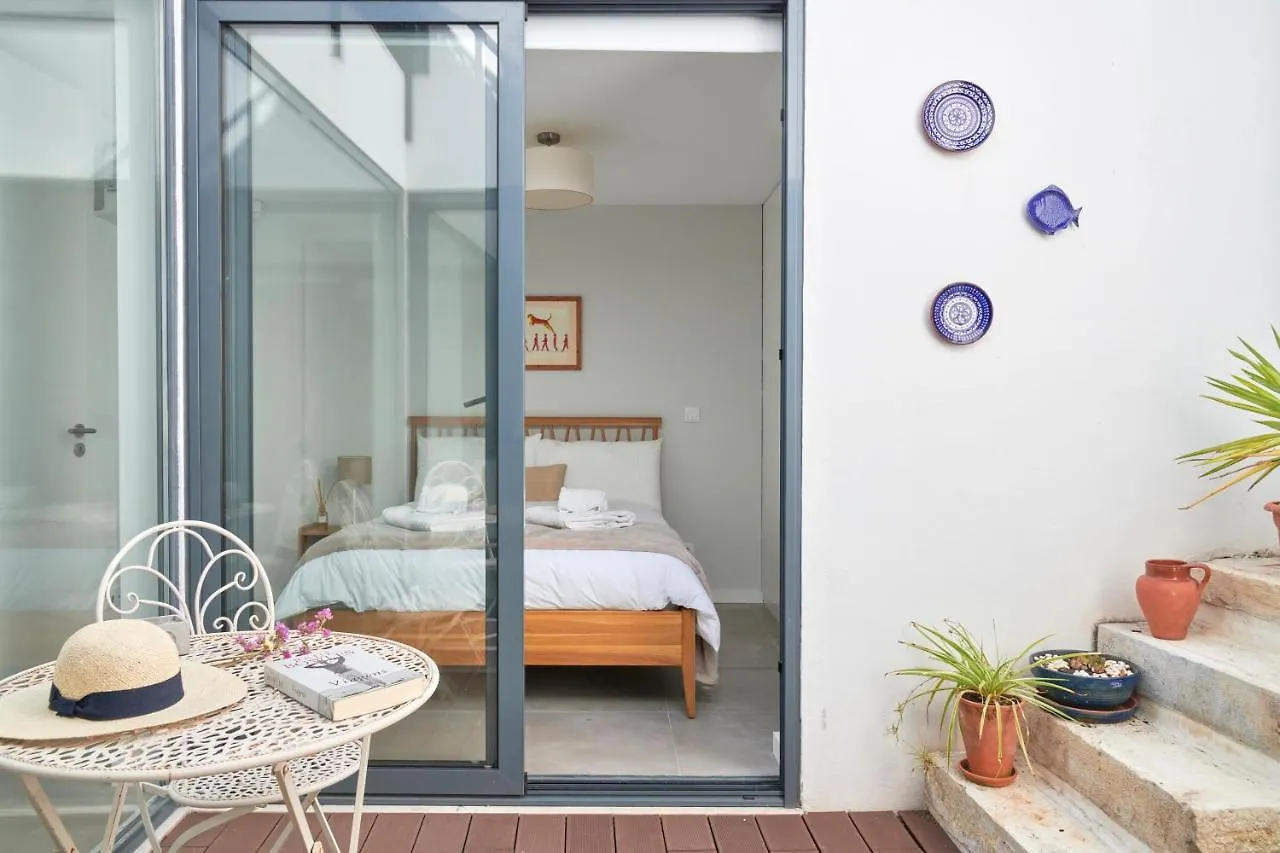 Villa Charming House With Terrace In Lisbon.Wifi.
