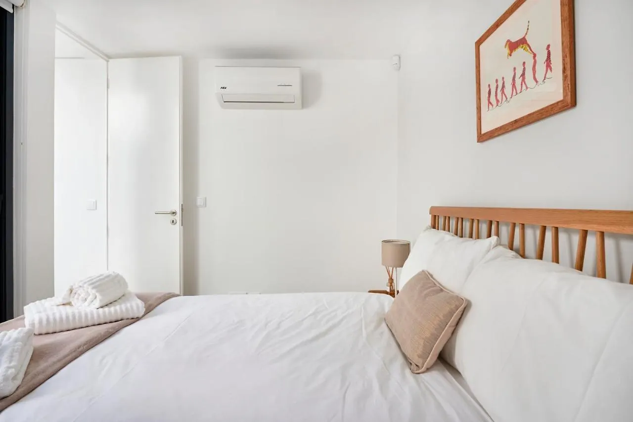 Villa Charming House With Terrace In Lisbon.Wifi.