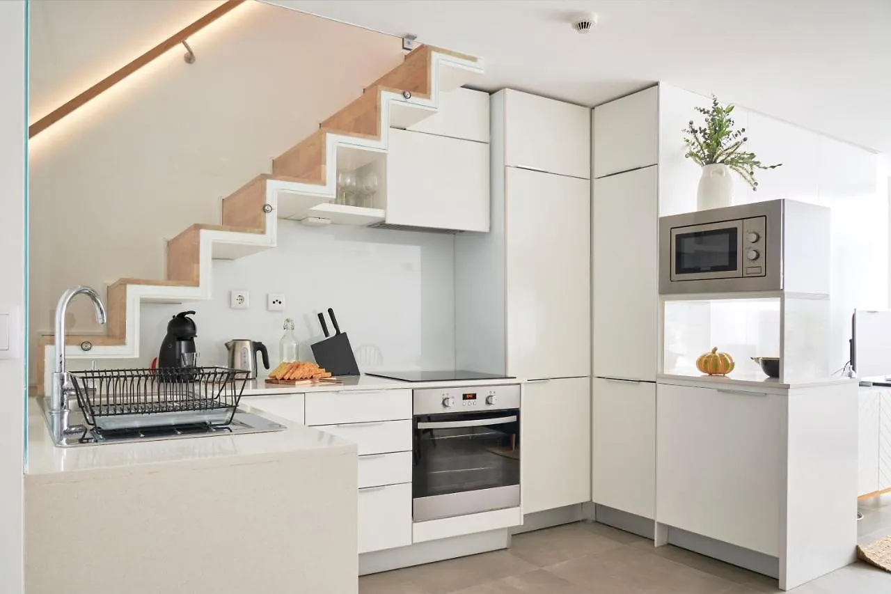 Villa Charming House With Terrace In Lisbon.Wifi.  Lisboa